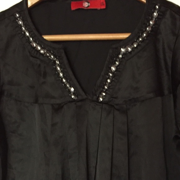 Black Short Women Blouse - Picture 2 of 6